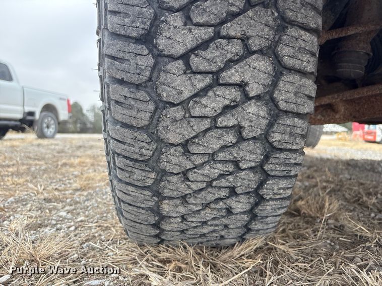 image for item FG2724 2016 Chevrolet Silverado 3500HD pickup truck cab and chassis