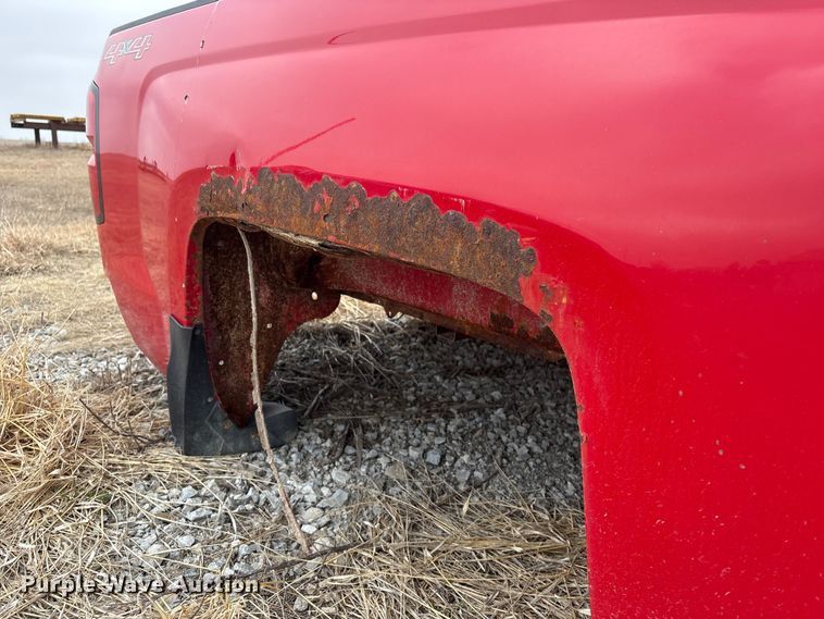 image for item FG2724 2016 Chevrolet Silverado 3500HD pickup truck cab and chassis