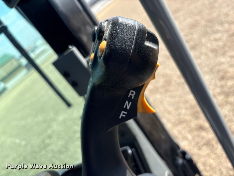 image for item FG2726 2018 Caterpillar 12M3 AWD motor grader