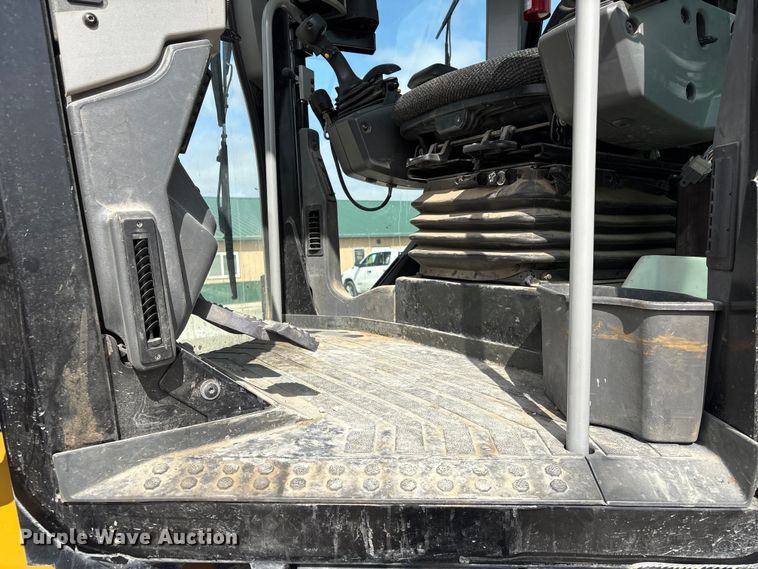 image for item FG2727 2018 Caterpillar 12M3 AWD motor grader