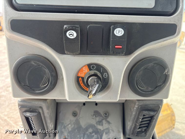 image for item FG2727 2018 Caterpillar 12M3 AWD motor grader