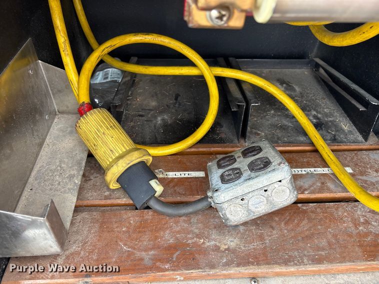 image for item FI0137 1985 Hahn HCP17 pumper fire truck