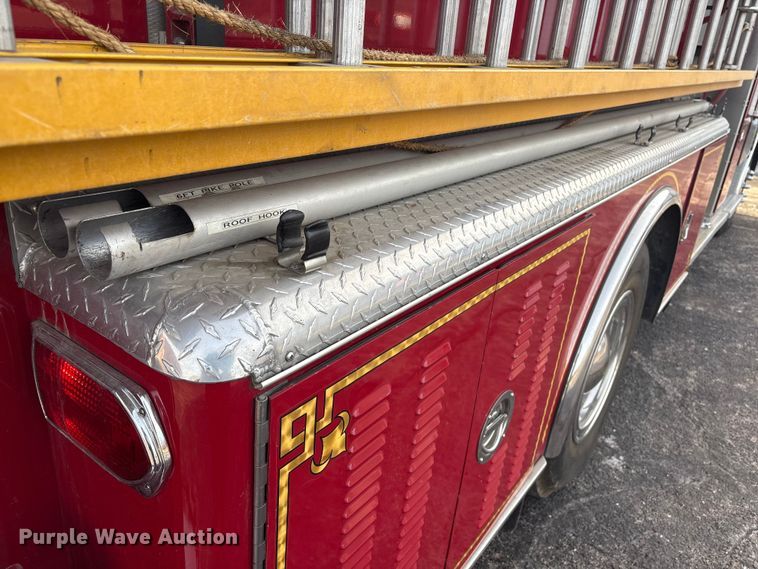 image for item FI0137 1985 Hahn HCP17 pumper fire truck