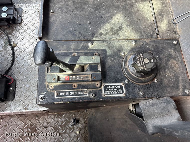 image for item FI0137 1985 Hahn HCP17 pumper fire truck