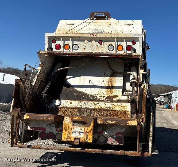 image for item FI0863 2009 Freightliner Business Class M2 refuse truck