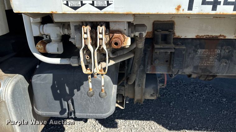 image for item FI0863 2009 Freightliner Business Class M2 refuse truck