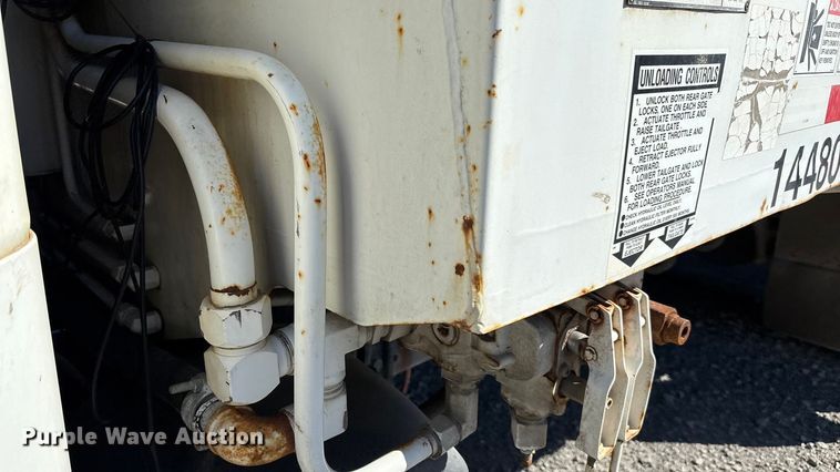 image for item FI0863 2009 Freightliner Business Class M2 refuse truck