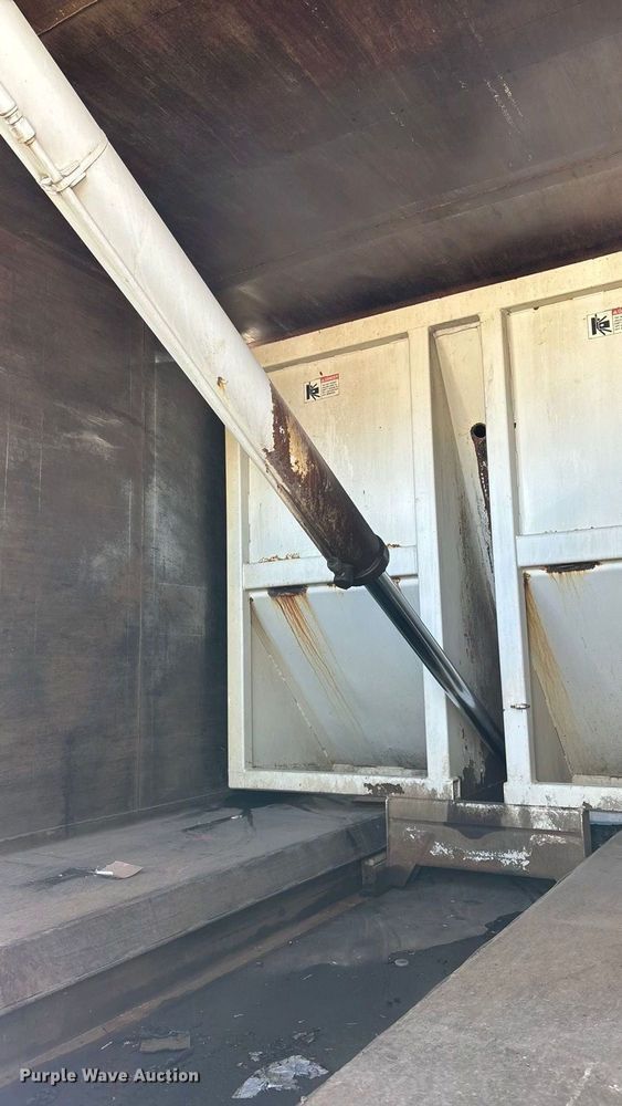 image for item FI0863 2009 Freightliner Business Class M2 refuse truck