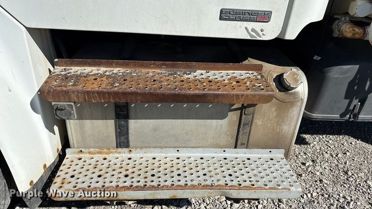 image for item FI0863 2009 Freightliner Business Class M2 refuse truck