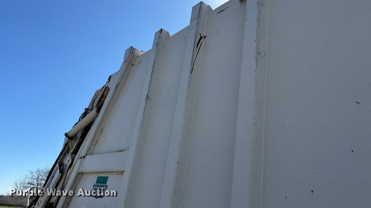 image for item FI0863 2009 Freightliner Business Class M2 refuse truck