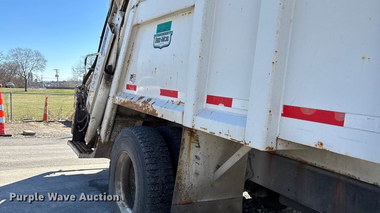 image for item FI0863 2009 Freightliner Business Class M2 refuse truck