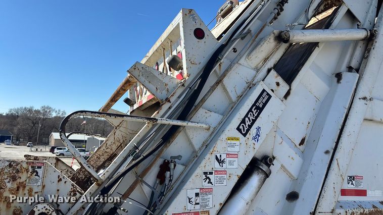 image for item FI0863 2009 Freightliner Business Class M2 refuse truck