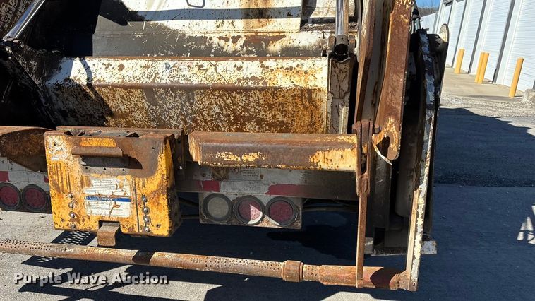 image for item FI0863 2009 Freightliner Business Class M2 refuse truck