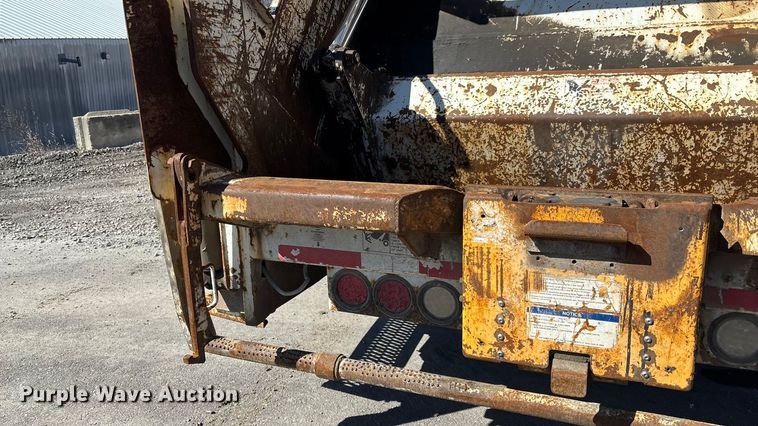 image for item FI0863 2009 Freightliner Business Class M2 refuse truck