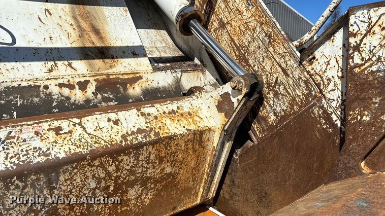 image for item FI0863 2009 Freightliner Business Class M2 refuse truck