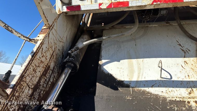 image for item FI0863 2009 Freightliner Business Class M2 refuse truck