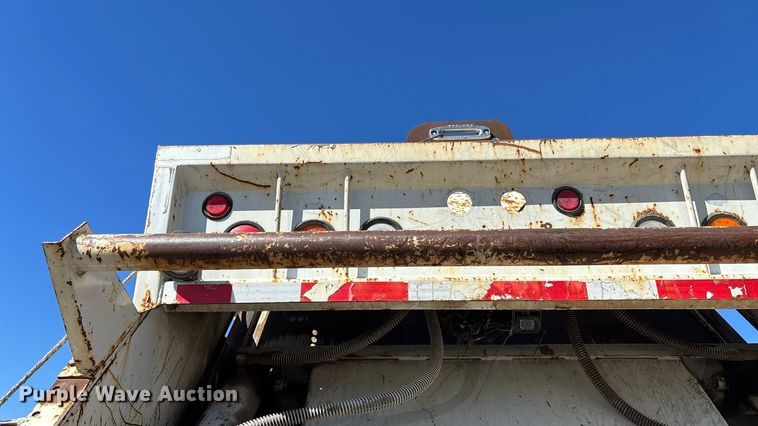 image for item FI0863 2009 Freightliner Business Class M2 refuse truck