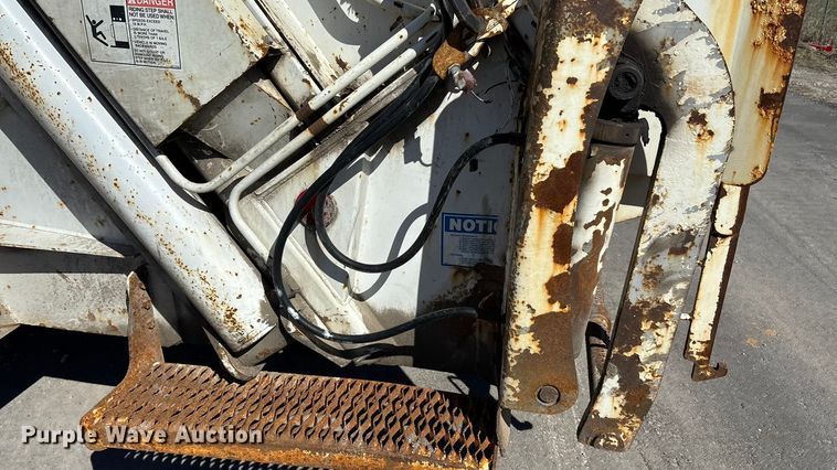 image for item FI0863 2009 Freightliner Business Class M2 refuse truck