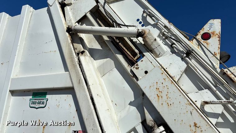 image for item FI0863 2009 Freightliner Business Class M2 refuse truck