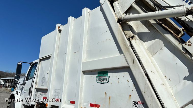 image for item FI0863 2009 Freightliner Business Class M2 refuse truck