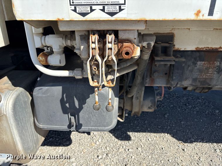 image for item FI0863 2009 Freightliner Business Class M2 refuse truck