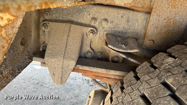 image for item FI0863 2009 Freightliner Business Class M2 refuse truck