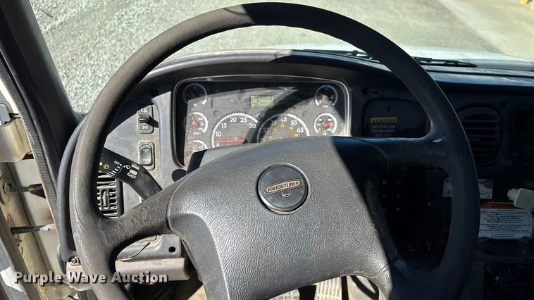 image for item FI0863 2009 Freightliner Business Class M2 refuse truck