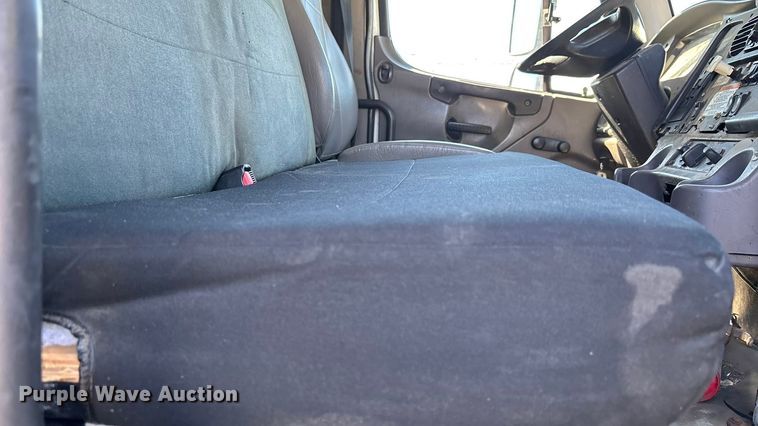 image for item FI0863 2009 Freightliner Business Class M2 refuse truck