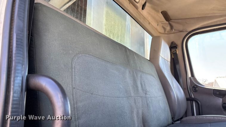 image for item FI0863 2009 Freightliner Business Class M2 refuse truck