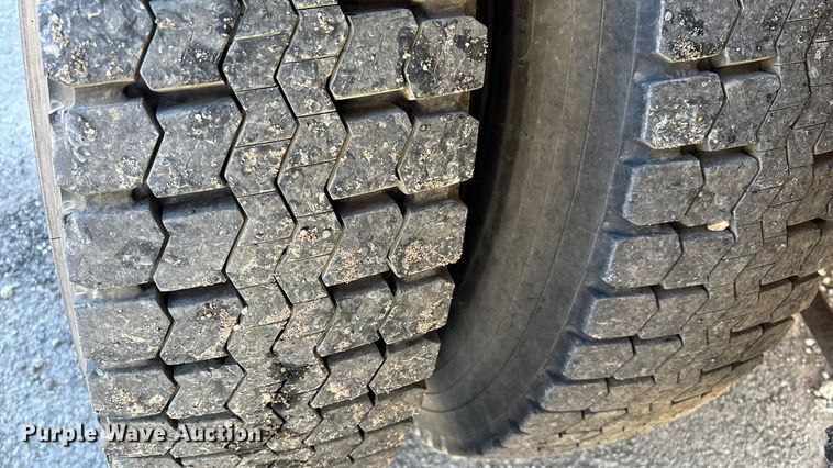 image for item FI0863 2009 Freightliner Business Class M2 refuse truck