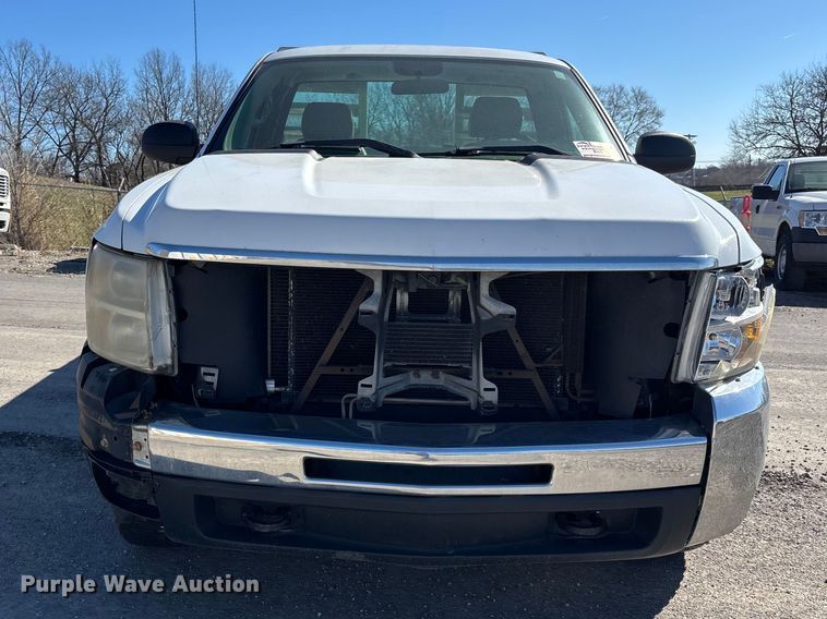 image for item FI0865 2008 Chevrolet Silverado 2500HD flatbed pickup truck