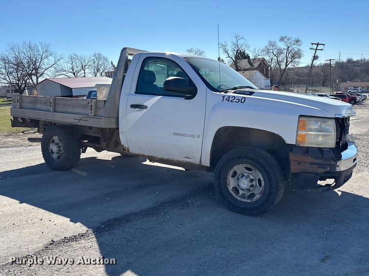 image for item FI0865 2008 Chevrolet Silverado 2500HD flatbed pickup truck