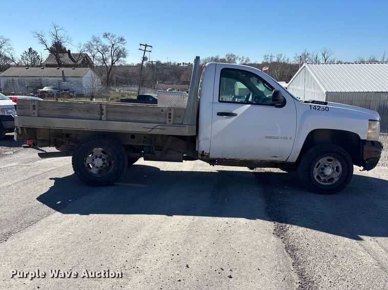image for item FI0865 2008 Chevrolet Silverado 2500HD flatbed pickup truck