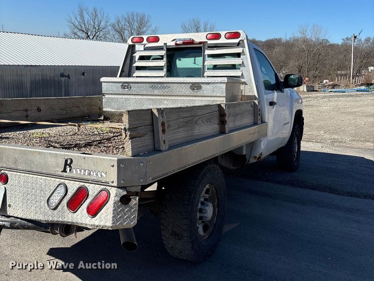 image for item FI0865 2008 Chevrolet Silverado 2500HD flatbed pickup truck
