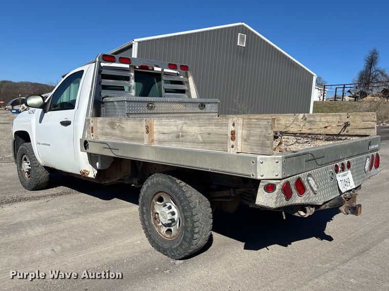 image for item FI0865 2008 Chevrolet Silverado 2500HD flatbed pickup truck