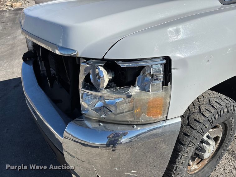 image for item FI0865 2008 Chevrolet Silverado 2500HD flatbed pickup truck