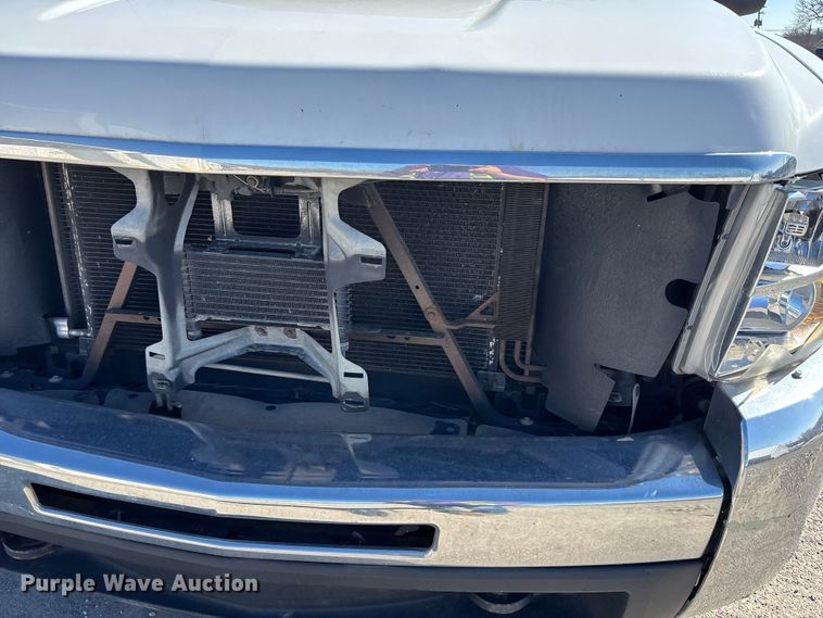 image for item FI0865 2008 Chevrolet Silverado 2500HD flatbed pickup truck