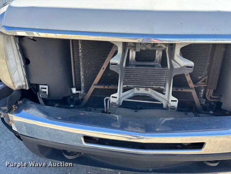 image for item FI0865 2008 Chevrolet Silverado 2500HD flatbed pickup truck