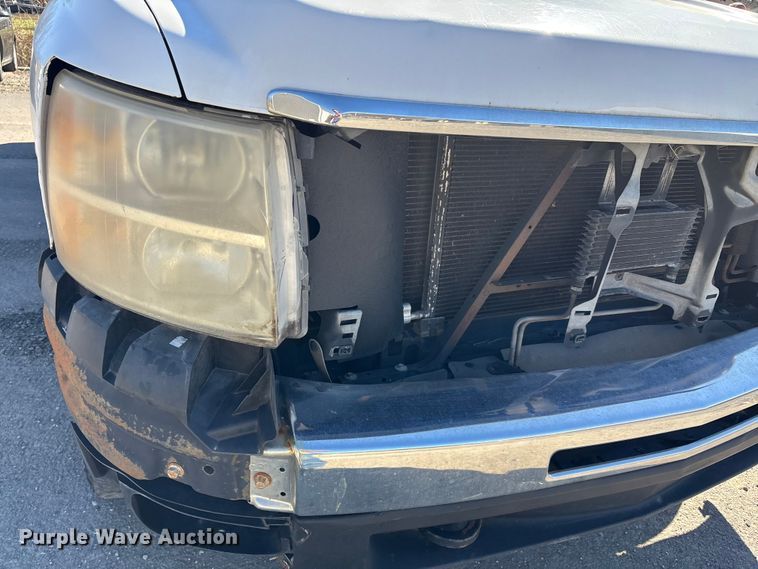 image for item FI0865 2008 Chevrolet Silverado 2500HD flatbed pickup truck