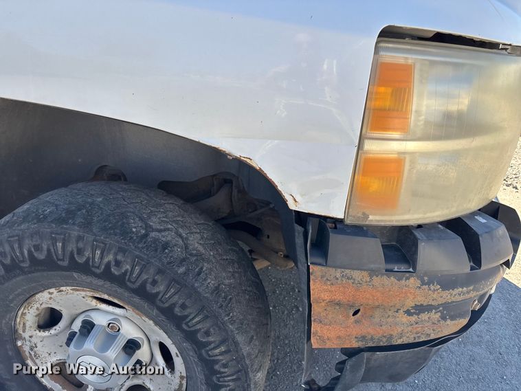 image for item FI0865 2008 Chevrolet Silverado 2500HD flatbed pickup truck