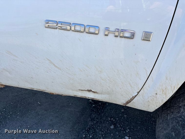 image for item FI0865 2008 Chevrolet Silverado 2500HD flatbed pickup truck