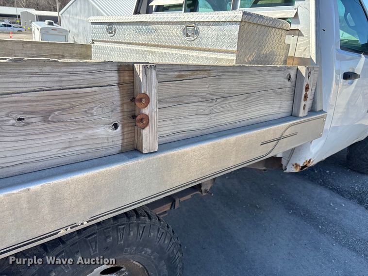 image for item FI0865 2008 Chevrolet Silverado 2500HD flatbed pickup truck