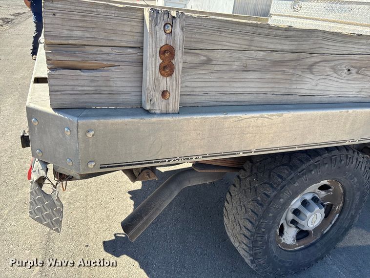 image for item FI0865 2008 Chevrolet Silverado 2500HD flatbed pickup truck