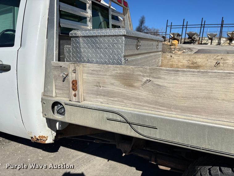 image for item FI0865 2008 Chevrolet Silverado 2500HD flatbed pickup truck