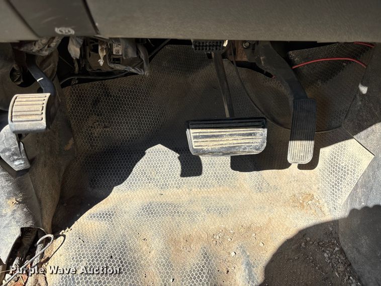 image for item FI0865 2008 Chevrolet Silverado 2500HD flatbed pickup truck