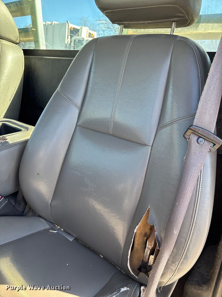 image for item FI0865 2008 Chevrolet Silverado 2500HD flatbed pickup truck