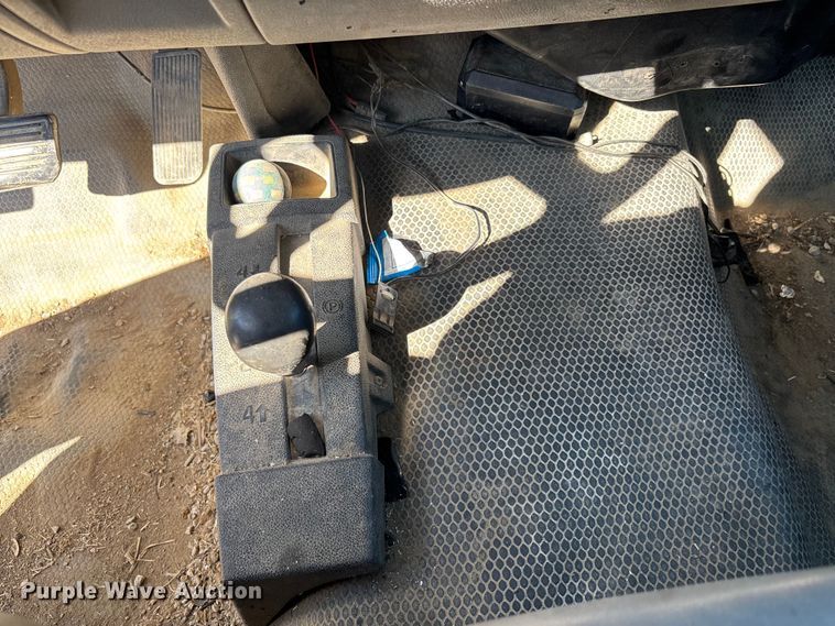 image for item FI0865 2008 Chevrolet Silverado 2500HD flatbed pickup truck