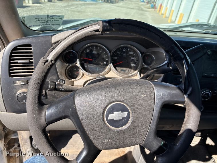 image for item FI0865 2008 Chevrolet Silverado 2500HD flatbed pickup truck