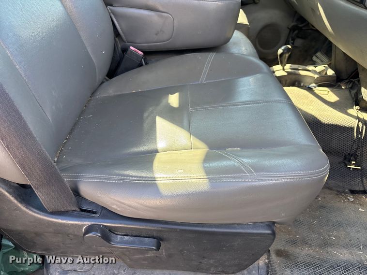 image for item FI0865 2008 Chevrolet Silverado 2500HD flatbed pickup truck