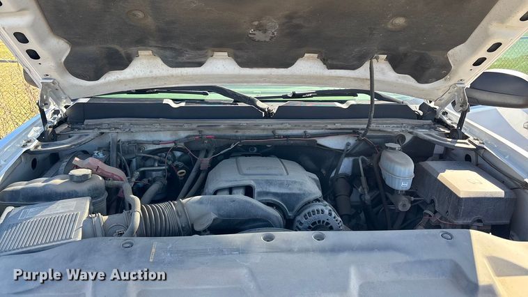 image for item FI0865 2008 Chevrolet Silverado 2500HD flatbed pickup truck